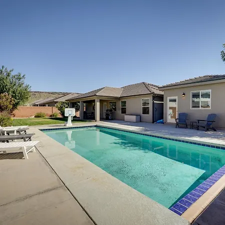 Hurricane Getaway With Private Pool, Mtn Views!